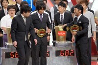 チャンピオンベルトプレゼンターは内藤大助。ベルトデザイナーはプロレスや格闘技でさまざまなベルトを制作したロクスリーの渡辺豊代表。彼が制作したベルトはアーネスト・ホースト、ボブ・サップ、魔裂斗らが巻いている。