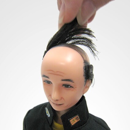 頭部を自由にカスタマイズできるオリジナルドール「田山くん」。