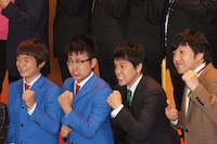 銀シャリとアメリカザリガニ。銀シャリ橋本（左から2人目）は「芸歴10年以上の先輩、レジェンド芸人に胸を借りたい」と述べた。