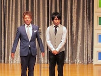 コア。暴走族出身ということで度胸自慢をする2人。冒頭からアドリブをはさみ、会場をうならせた。決勝前には「前回後輩のザ・ゴールデンゴールデンに負けたのでリベンジしたい」と気合を見せた。