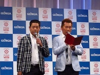 司会のFUJIWARA。