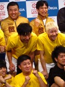 今回の会見で新たなコラボ芸を確立したインパルス板倉とチョコレートプラネット松尾。