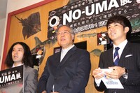 ピース又吉、荒俣宏、ピース綾部（左から）。