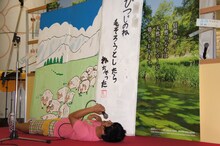 コント「長野」を披露するもう中学生。