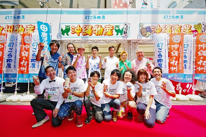 写真は会見の模様。大阪・なんばグランド花月前 YES広場にてスタートした物産展「47ご当地展～夏のコレクション～」は9月19日まで開催。(c)吉本興業