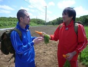 スリムクラブ「黄金伝説」3000円で沖縄130km歩く