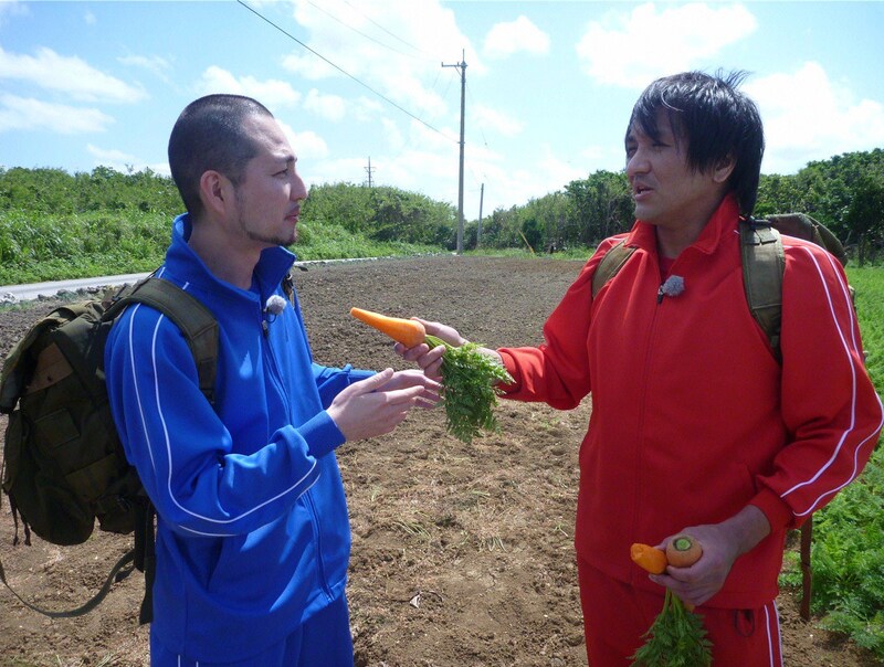 「いきなり！黄金伝説。」で「歩きで沖縄縦断130km 2泊3日3000円生活」に挑戦するスリムクラブ。彼らにとって「伝説」初挑戦となる。(c)テレビ朝日