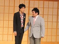 三拍子「時事漫才」。徹底的に攻める時事ネタに会場も爆笑。漫才の醍醐味を見せつけた。