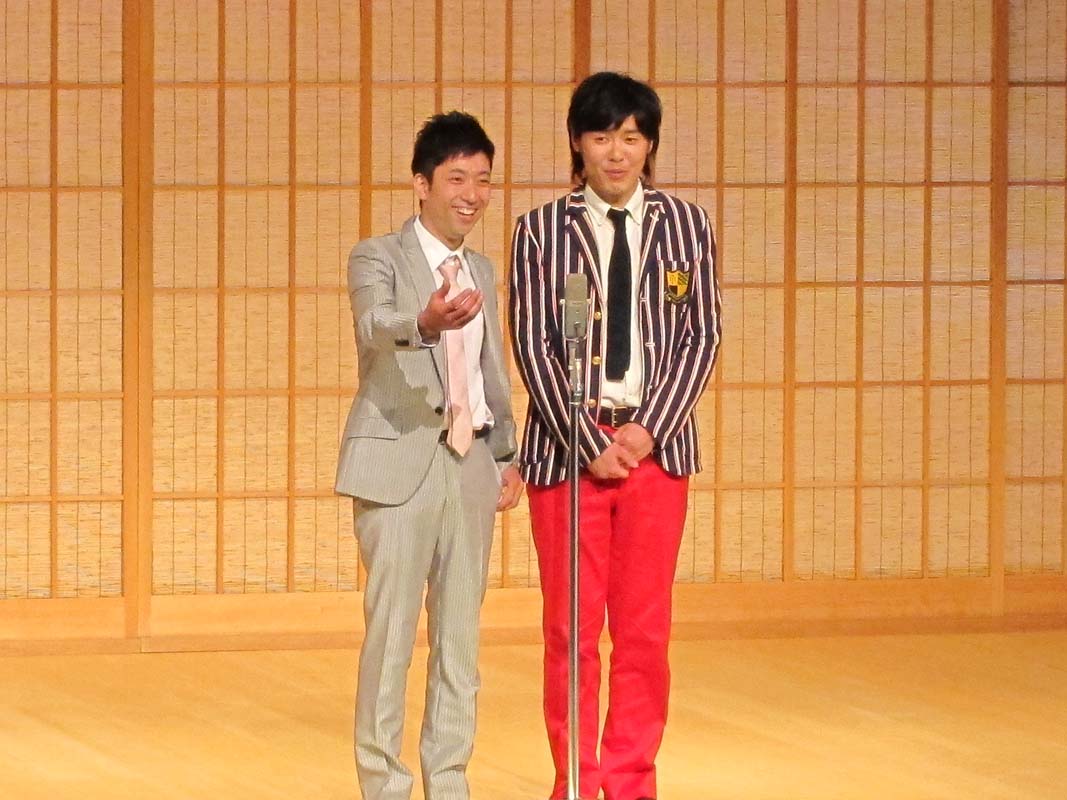 虹鱒「昔話」。予想を裏切る展開をみせる漫才で、今大会のラストを飾った。