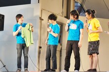 「アメトーーク！」で着ようとしていた、というTシャツを放出するジャングルポケット武山（左端）。