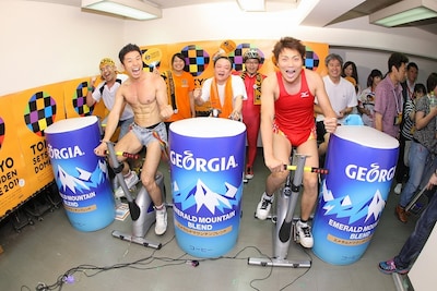 東京ドームにて行われた「東京ドーム発電所 powered by ジョージア」に登場したサバンナ八木となかやまきんに君。本日28日（木）はレイザーラモンRGが登場予定。