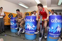 東京ドームにて行われた「東京ドーム発電所 powered by ジョージア」に登場したサバンナ八木となかやまきんに君。