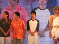 写真はハイキングウォーキング松田、はんにゃ川島、フルーツポンチ亘、楽しんご。品川は「楽しんご以外は素人集団だな」と華のなさを指摘。