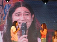 ハイキングウォーキングQ太郎と次原かな。2人のツーショットを見た品川は「髪の長さ一緒！」とツッコミ。