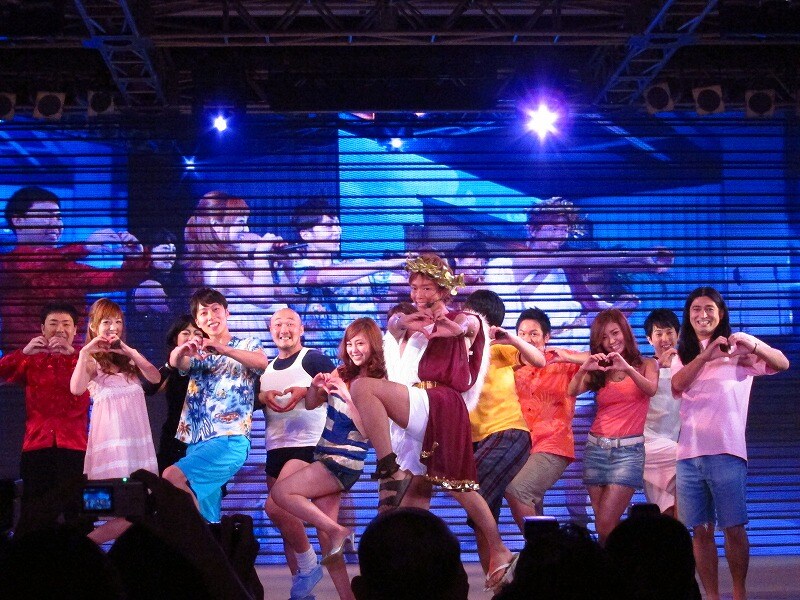 「びっくりぱちんこ プロポーズ大作戦 あの娘のハートもキュイン2」プレス発表会。司会は品川庄司、ゲストはフットボールアワー岩尾、ハイキングウォーキング、くまだまさし、椿鬼奴、はんにゃ、フルーツポンチ、楽しんご。