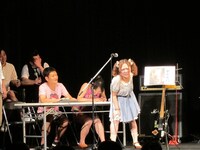 神林千恵子は「ジャガイモはじゃがりこで摂取してます」と挨拶すると、イーグルは「殺した～い」と笑顔。ネタは「妖精たちと考えている」と言うと、「（ワタナベコメディスクール）養成所の人たち？」と松尾にツッコまれた。