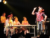 イカルス渡辺は前回のオーディションにも応募。オフィス北野所属だが「事務所の垣根を越えて跳び越えて頑張りたい。仕事ないんだもん」と言うと、イーグルからは「超新塾入っても仕事ないよ」と言われてしまった。