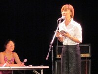 元ジェシカの門脇聡子。NSC大阪26期で藤崎マーケットやかまいたちらと同期。有名マンガをエロく読むというネタで会場は爆笑するも「これ大丈夫？」とメンバーたちは心配。