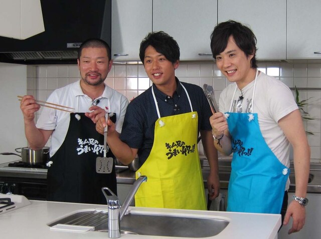 フーディーズTVにてスタートする木村祐一の新番組「キム兄のうまい47っ!!」。毎回ゲストが食べたい料理を木村が教えながら調理する。