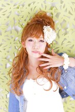 「奇跡の1枚写真展」に展示されている、たんぽぽ川村の「奇跡の1枚」。「ロンドンハーツ」放送内で“別人疑惑”が浮上したほどの仕上がりだ。