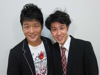 レアレア。「ネタ中、正面を見て睨む部分で目の前に石倉さんがいらっしゃって、ちょっとドキドキしました。矢口さん見たかったんですけど、なんか見ちゃうんです（笑）」（大浜）、「ネタ中に僕が水平に手を出すところで震えが尋常じゃなく、すぐに下ろしてしまいました（笑）」（桑折）。