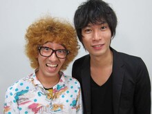 カナリア。「三郎さんに見ていただいて、ちょっと緊張しちゃいました。『キャラがいい』って言っていただけて嬉しいです」（ボン溝黒）、「僕、ボケなしで小学生の頃から石倉さんの大ファンだったので、もういつ芸人辞めてもいいです。いい思い出ができました」（安達）。