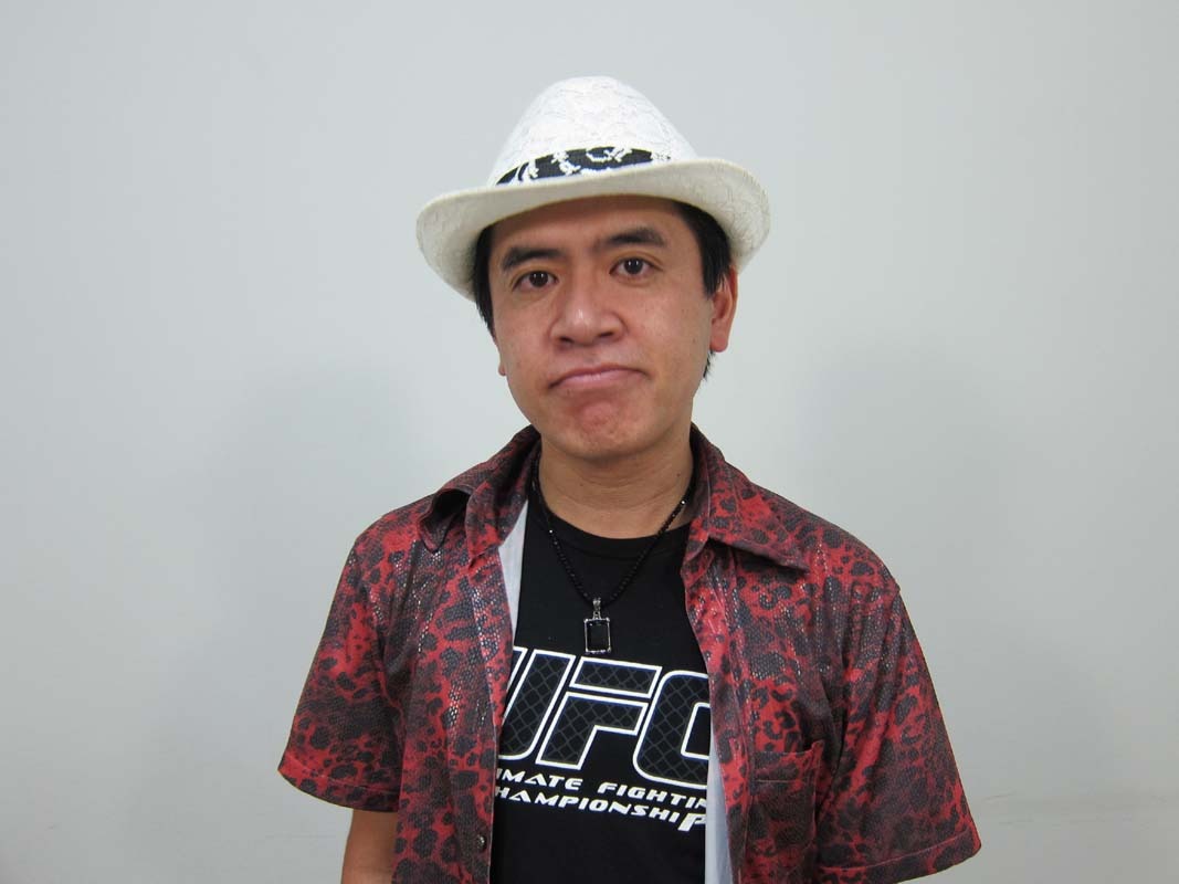 金谷ヒデユキ。「石倉さんの目がちょっと怖かったですけど、やってるうちに笑顔がこぼれてきたので『芸人に戻ってよかった～』って思いました。恐怖体験＋安堵感を味わえました」。