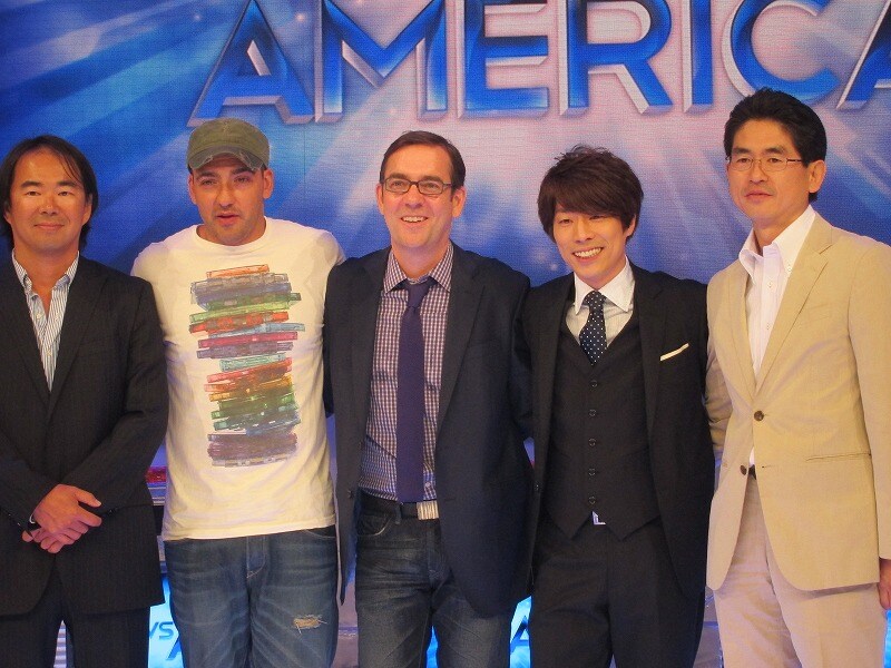 ロンドンブーツ1号2号・淳が司会を務める日米共同制作のクイズバラエティ「YOU vs.7」（フジテレビ）会見の模様。会見には、アメリカのパイロット版「YOU VS AMERICA」で司会を務めるテッド・アレン、アメリカの制作会社ノーショナル社のチャチ・シニア副社長、フジテレビの神原孝、よしもとエンターテインメントUSAの頼廣彰伸が出席。