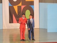 宮田陽・昇。本格的な時事漫談を披露。