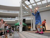 計4曲の歌を披露した吉田山田。最後には観客からお返しの合唱も。