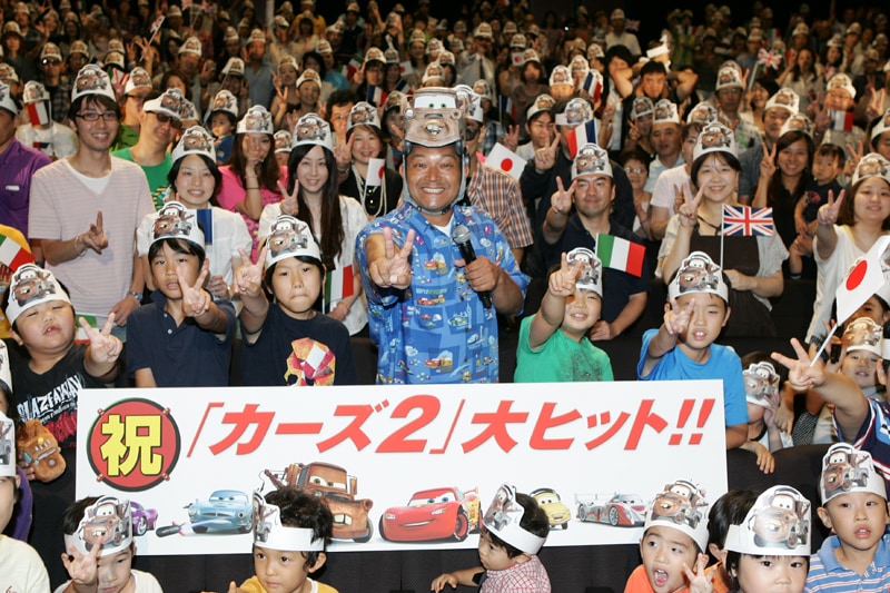 大ヒット上映中の映画「カーズ2」舞台挨拶の模様。主役のメーターのボイス・キャストを務めた山口智充。　(c)DISNEY /PIXAR　