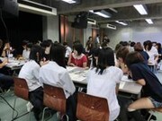 ワークショップの一場面。(c)吉本興業