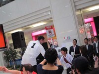 ボールは桑田自らが少年に返した。