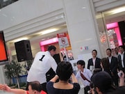 ボールは桑田自らが少年に返した。
