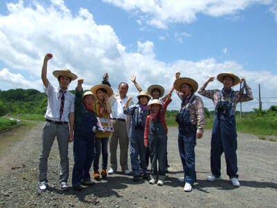「理科する大冒険！～夏の北海道自由研究ツアー!!～」の出演者一同。(c)STV