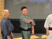 松尾はこの日、ピース綾部とローラのモノマネで会場を沸かせた。