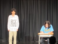 ゲオルギー。勉強中の男性と、彼の脳の様子をコントで再現。2回戦進出。