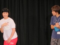 ハンズアップ。体育の時間に水着になりたくないという女生徒とあきれる教師。2回戦進出。