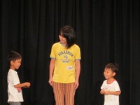 はまち。幼稚園の先生と園児が戦隊ごっこで遊ぶというコント。1回戦敗退。