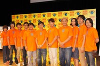「東日本大震災チャリティーイベント コンテンツリーグライブ 笑顔の力」の取材会に出席した（左から）おかもとまり、東京03、カンニング竹山、ネプチューン名倉、TKO、アンガールズ、狩野英孝。