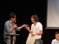 アメリカ人・アイクの回答は「大喜利がわからない人の答え」ということで、松尾は狩野に「全力で面白いと思うことを答えればいい」とアドバイス。