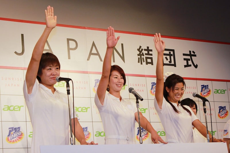 結団宣誓を行うしずちゃん（左端）。