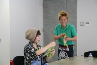 浅香あき恵、土肥ポン太。(c)吉本興業