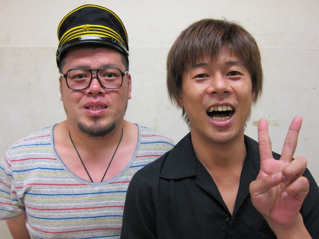 8月18日（木）に「滑舌亭一門会～ほんまは、めちゃくちゃ夏したいねん!!～」を開催する野性爆弾・ロッシーと、26日（金）に「肉糞亭一門会～爆ぜ破門は誰だ！～」を開催する野性爆弾・川島。