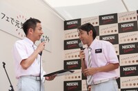 我が家・坪倉とロッチ・コカド（左から）。