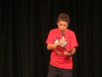 MCのネゴシックス。8時間にわたる長丁場を担当。