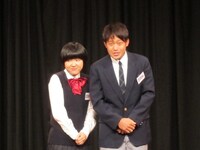 ミラクルパワーズ。大事な漫才大会に出る男女の学生コンビ。2回戦敗退。