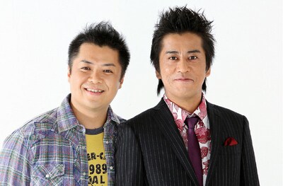 8月14日放送の「ブラックマヨネーズの学生ボウリング甲子園2011」に出演するブラックマヨネーズ。