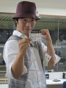 馬券を手に気合いを入れるじゃい。