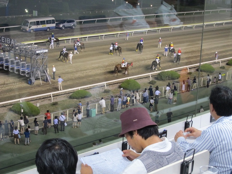 レース前。
